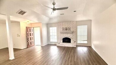 16354 Villaret Dr in Houston, TX - Building Photo - Building Photo