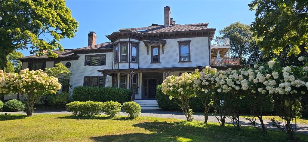 46 Chastellux Ave in Newport, RI - Building Photo