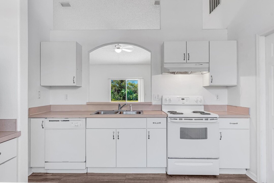 29 Big Bear Ln in Palm Coast, FL - Building Photo
