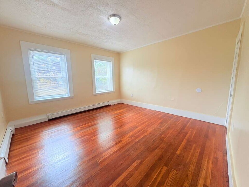 1617 Chapel St, Unit C1 in New Haven, CT - Building Photo