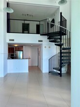 300 S Biscayne Blvd, Unit Loft 818 in Miami, FL - Foto de edificio - Building Photo