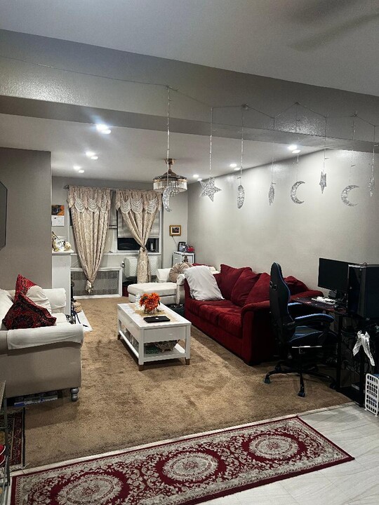 84-40 153rd Ave in Queens, NY - Building Photo