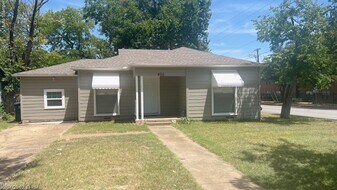 405 Williams St in Arlington, TX - Building Photo