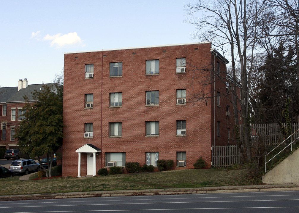 1919 N Daniel St in Arlington, VA - Building Photo