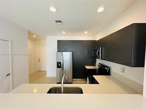 3442 NW 13th St in Lauderhill, FL - Foto de edificio - Building Photo