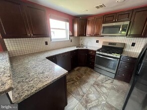 9439 Lansford St in Philadelphia, PA - Building Photo - Building Photo