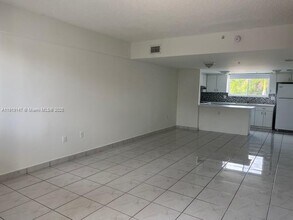 631 NW 82nd Ave in Miami, FL - Building Photo - Building Photo