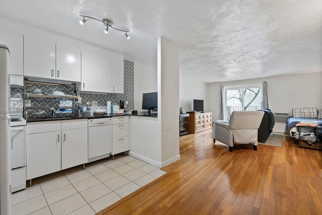 property at 39 Englewood Ave