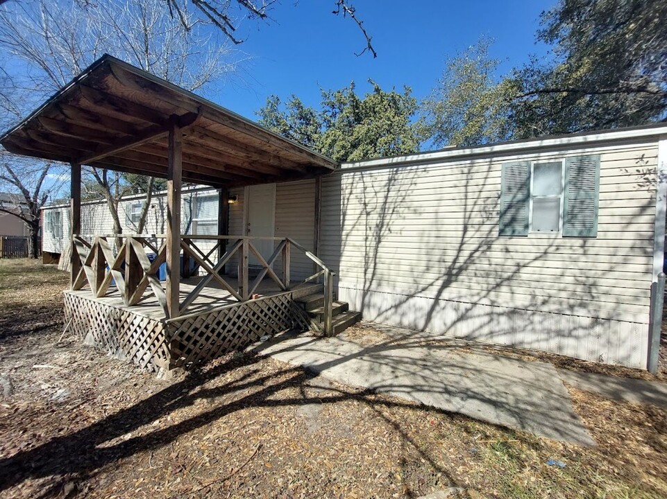 16240 San Pedro Ave in San Antonio, TX - Foto de edificio