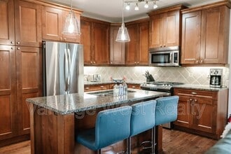 4034 Pritchard Dr in West Kelowna, BC - Building Photo - Building Photo
