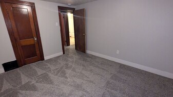 990 Baird St in Akron, OH - Building Photo