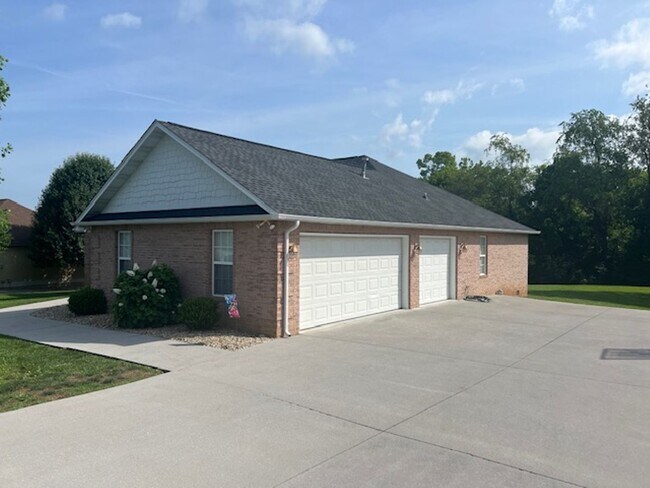 2066 James Rd in Sevierville, TN - Building Photo - Building Photo