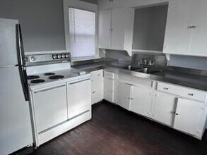 949 Center Point Rd NE in Cedar Rapids, IA - Building Photo - Building Photo