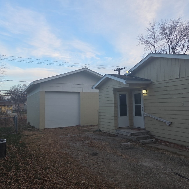 7502 Valley Rd in La Vista, NE - Building Photo - Building Photo