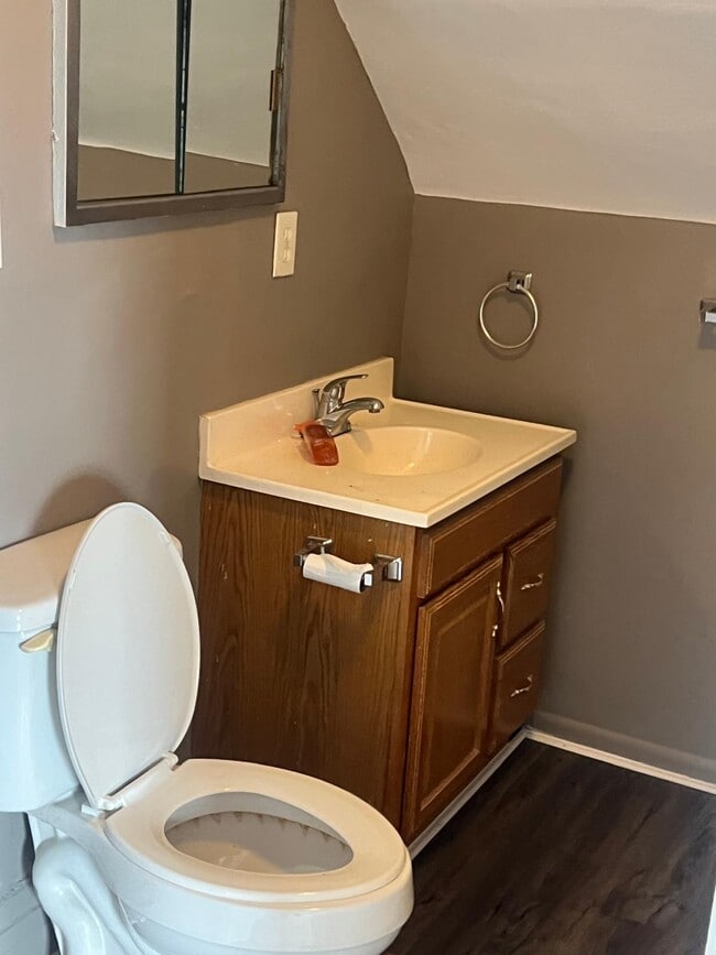 601 Chestnut St, Unit 3 in Carnegie, PA - Foto de edificio - Building Photo