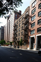 264-268 W 19th St in New York, NY - Building Photo - Building Photo