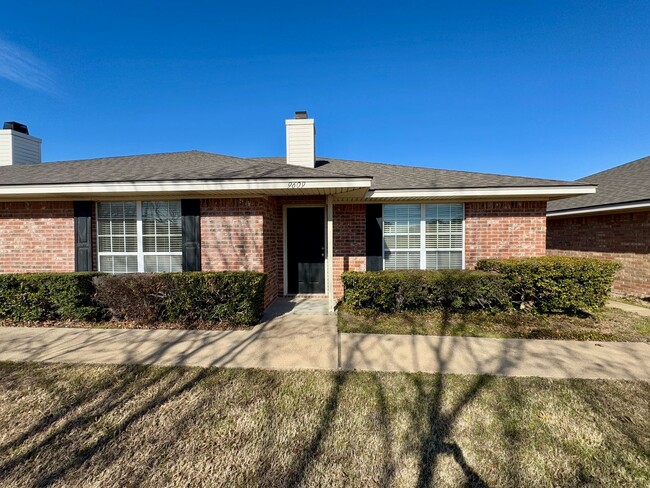 9609 Panther Way in Woodway, TX - Building Photo - Building Photo