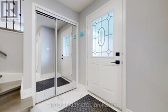 6521 Warbler Ln in Mississauga, ON - Building Photo - Building Photo