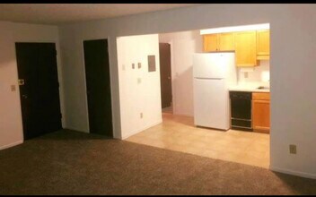 4734 W Dimond Blvd in Anchorage, AK - Foto de edificio - Building Photo