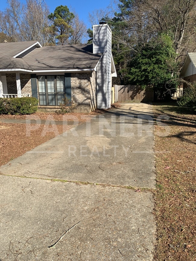 5821 Acacia Ct in Montgomery, AL - Building Photo - Building Photo