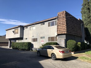 6819 Variel Ave in Woodland Hills, CA - Building Photo - Primary Photo