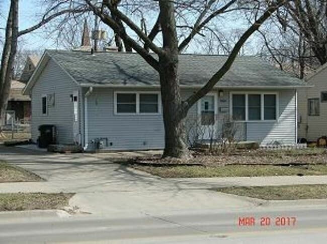 property at 1104 S 1st Ave