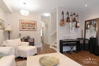 1321 Fir St in White Rock, BC - Building Photo - Building Photo