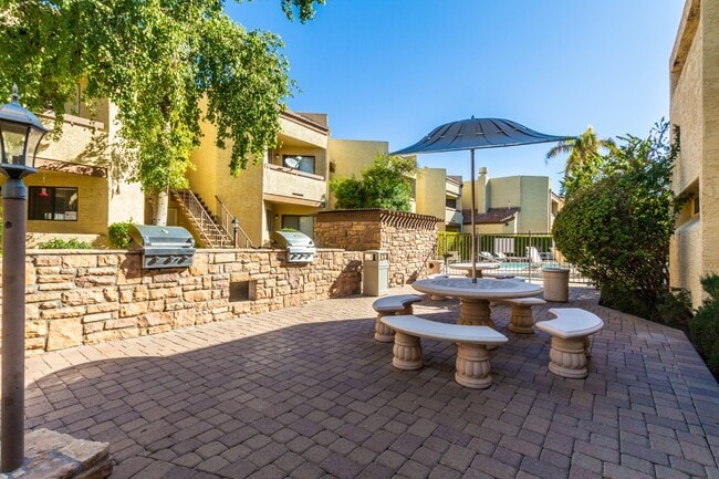 2228 N 52nd St, Unit 113 in Phoenix, AZ - Building Photo - Building Photo