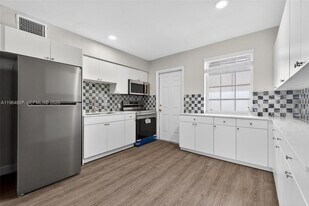 11441 SW 2nd St in Miami, FL - Building Photo