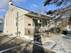 22571 Curie Ave in Warren, MI - Building Photo - Building Photo