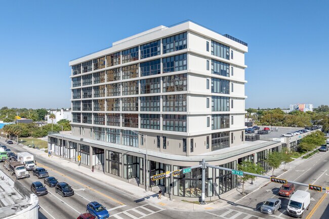 Little River Center Lofts in Miami, FL - Foto de edificio - Building Photo