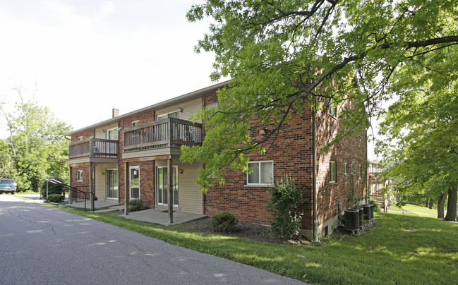 Ashwood Apartments & Townhomes in Erlanger, KY - Building Photo - Building Photo