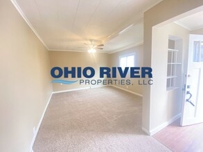 723 Broadway St, Unit 3 in Martins Ferry, OH - Foto de edificio - Building Photo
