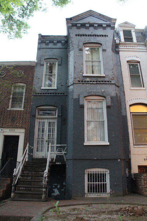 951 25th St NW in Washington, DC - Building Photo