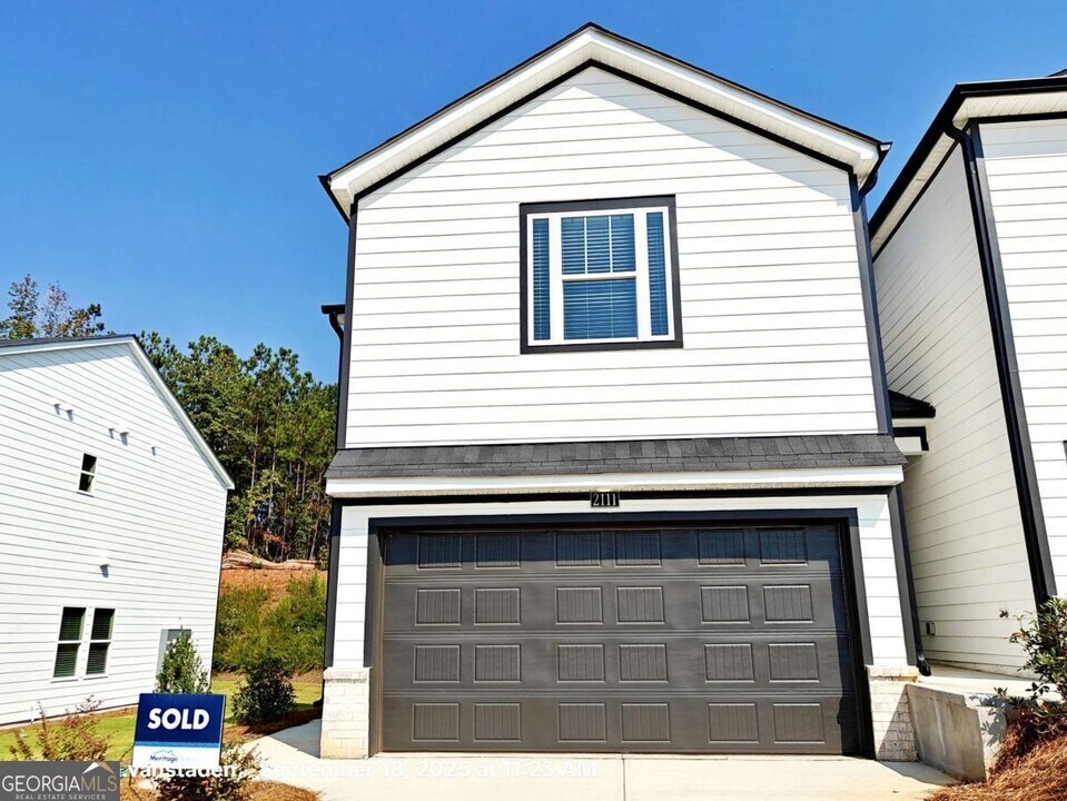 2111 Avalon Rdg in Conyers, GA - Building Photo