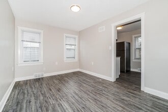 19431 Tyronne Ave in Euclid, OH - Building Photo - Building Photo