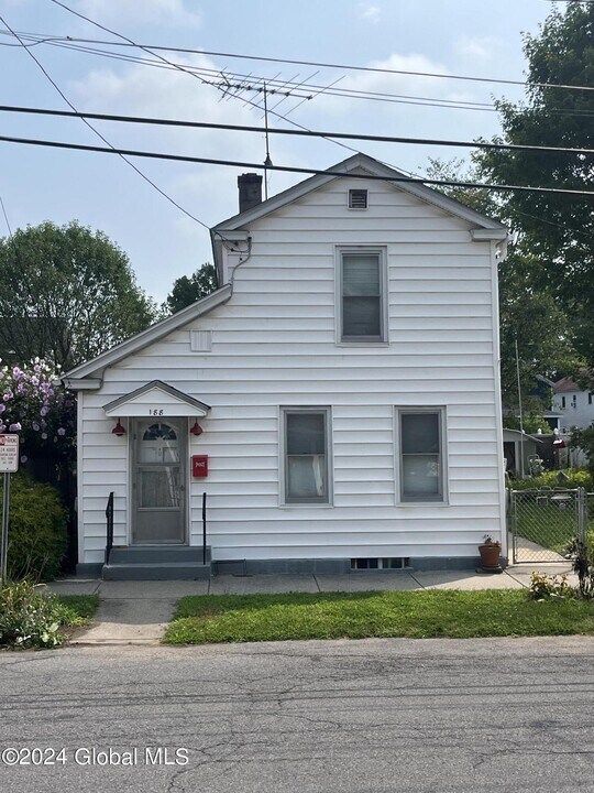 188 Elm St in Saratoga Springs, NY - Building Photo