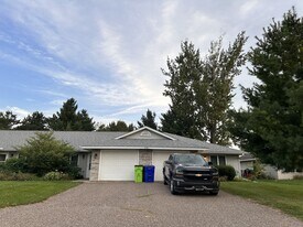 1232 Spruce Ct in New Richmond, WI - Building Photo