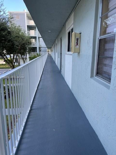 2226 N Cypress Bend Dr, Unit 210 in Pompano Beach, FL - Foto de edificio - Building Photo