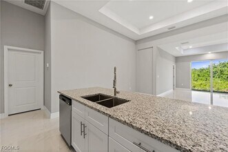 524 Kingsbury Ln in Lehigh Acres, FL - Building Photo - Building Photo