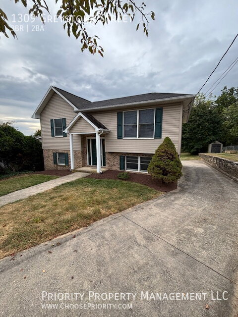 1309 Greystone St in Harrisonburg, VA - Building Photo - Building Photo