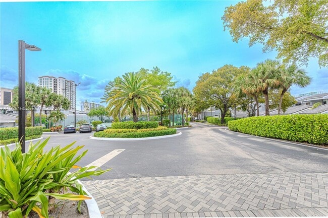 231 Poinciana Island Dr in Sunny Isles Beach, FL - Building Photo - Building Photo