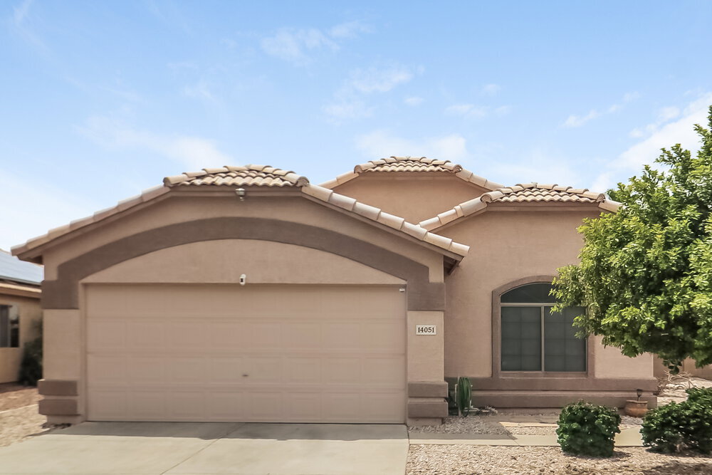 14051 W Two Guns Trail in Surprise, AZ - Building Photo