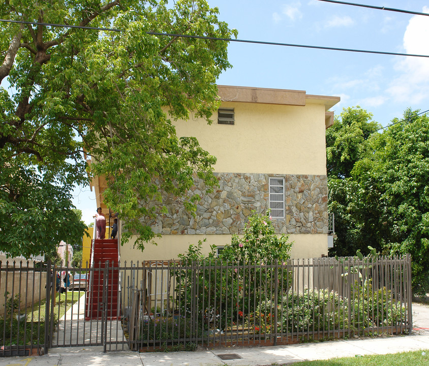 1144 NW 5th St in Miami, FL - Building Photo