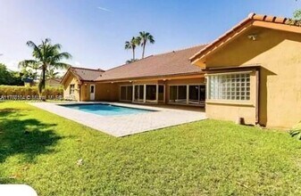 9818 SW 111th Terrace in Miami, FL - Building Photo - Building Photo