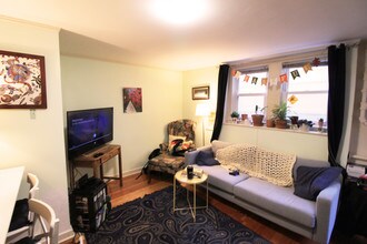 15 Wellman St, Unit 1 in Brookline, MA - Foto de edificio - Building Photo