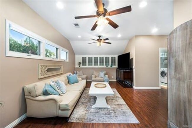 327 N Harwood St in Orange, CA - Building Photo - Building Photo