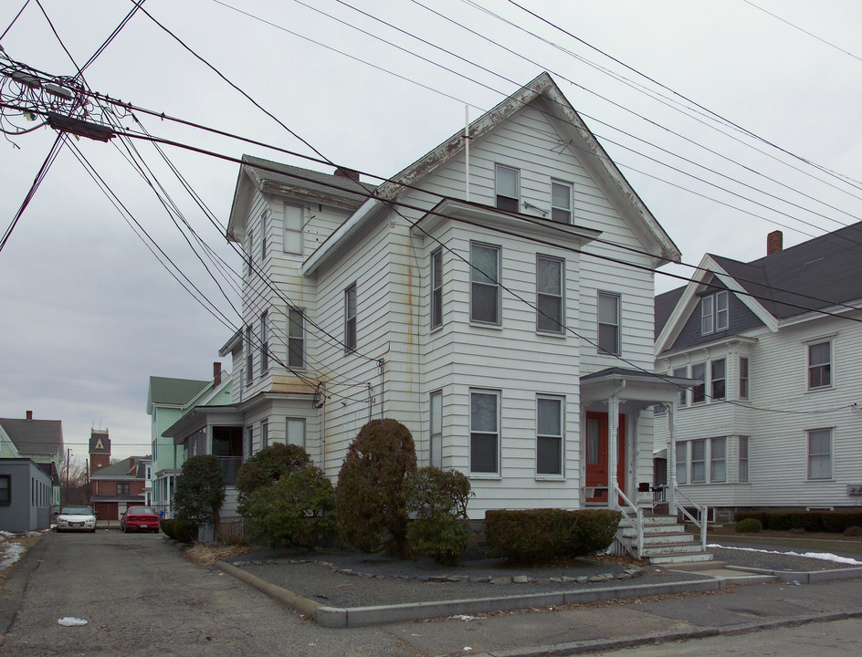 24 Cedar St in Taunton, MA - Building Photo