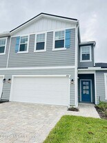 403 Woods Ln in St. Augustine, FL - Building Photo