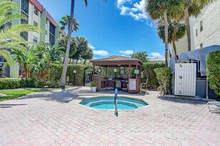 5431 NE 25th Ave, Unit 104 in Fort Lauderdale, FL - Building Photo